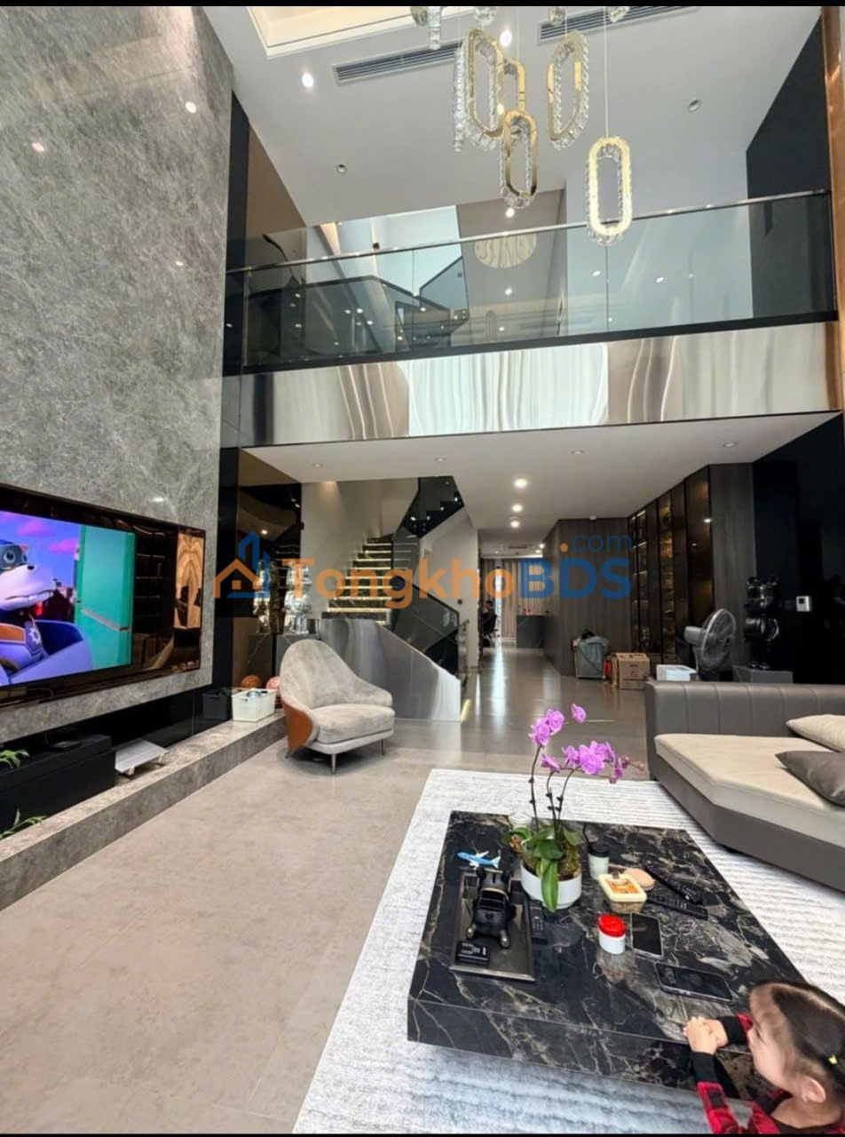 Nhà 5 Tầng Thang Máy Nguyễn Công Hoan, Ba Đình - Ngõ Ô Tô, 97m², 36 Tỷ