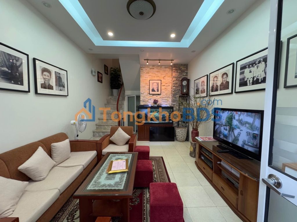 Nhà Mặt Phố Lý Đạo Thành 30m² - Kinh Doanh Sầm Uất, Vài Bước Chân Hồ Gươm