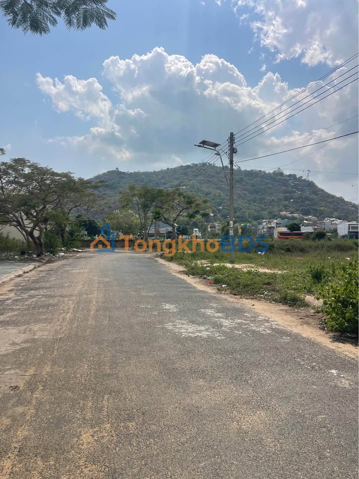 Đất TTTM Núi Sam Châu Đốc 90m² - Đối Diện Chợ, Giá 1.28 Tỷ