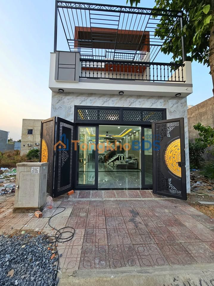 Nhà 2 Lầu Trệt 100m² P.Phú Chánh, Tân Uyên - Giá 2.9 Tỷ, Sẵn Sàng Vào Ở