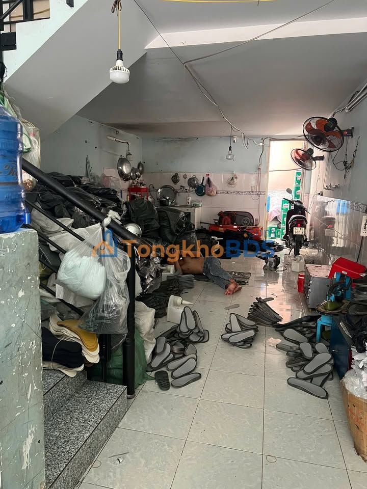 Nhà Trống Lô Tư, Bình Tân 72m² - Giá 8 Triệu/Tháng, Lý Tưởng May Mặc