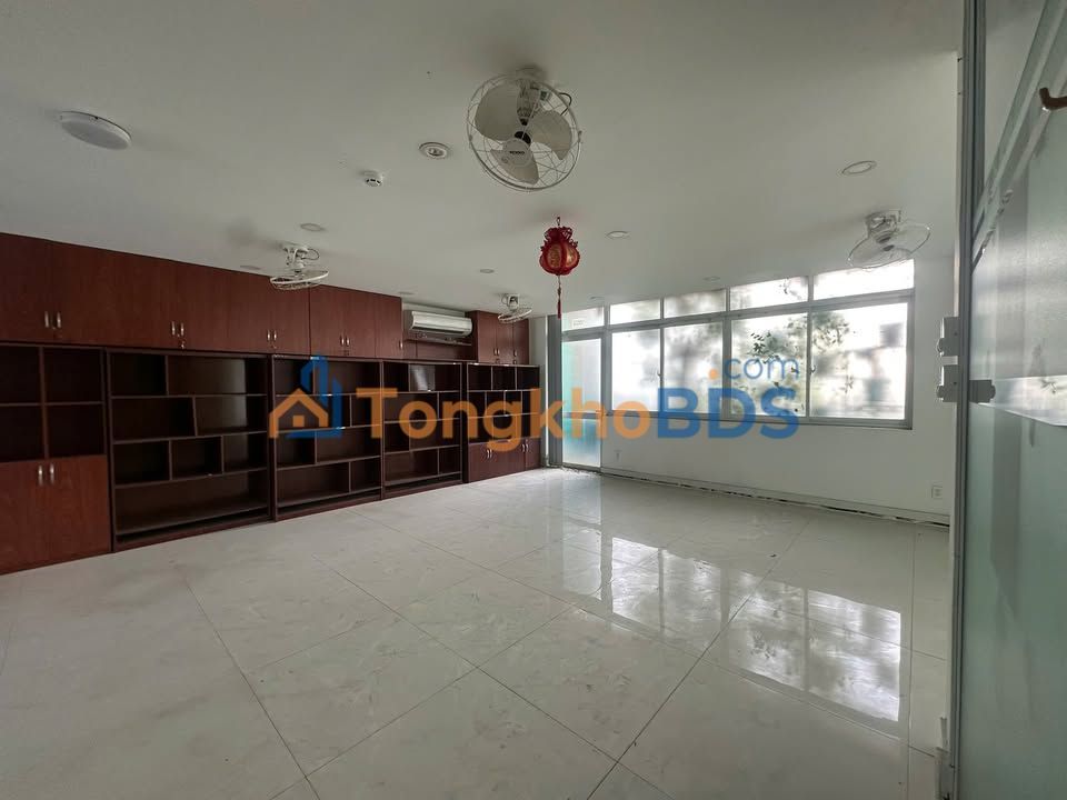Cho thuê nhà nguyên căn mặt tiền Trường Chinh, Tân Bình - 1280m²