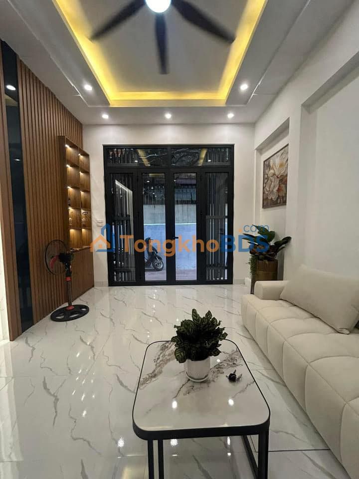 Bán nhà Long Biên 40m² kinh doanh, ô tô tránh - Sổ đỏ chính chủ