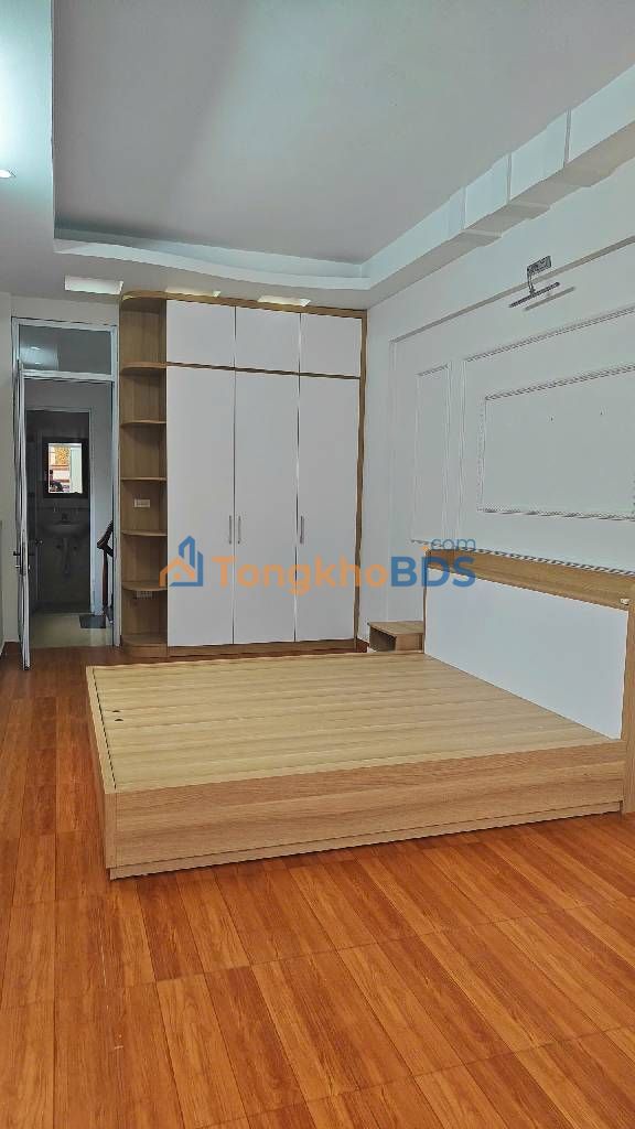 Bán gấp nhà 30.4m² 5 tầng, Lĩnh Nam, Hoàng Mai - Ô tô đỗ cửa, giá nhỉnh 7 tỷ