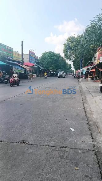 Nhà trệt lầu 300m² full thổ cư, 10 phòng trọ - Mỹ Phước 3, Bến Cát, Bình Dương