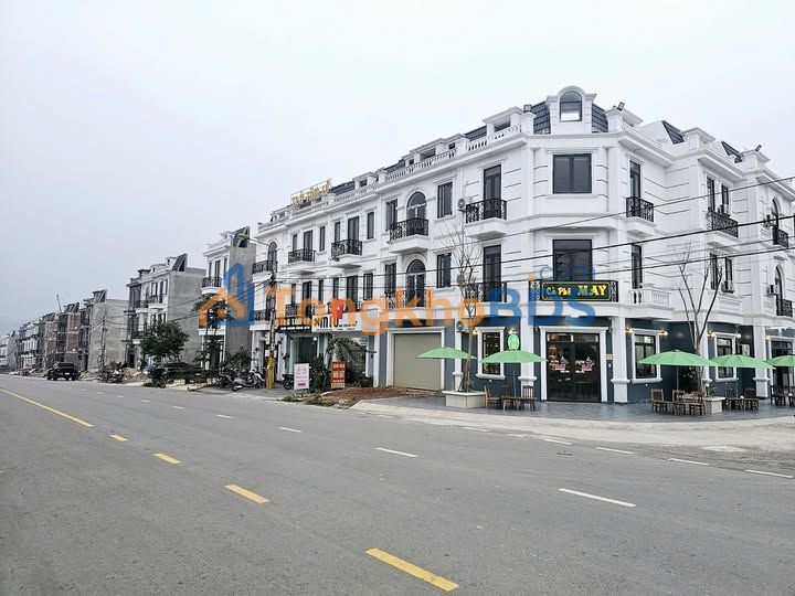 Bán Căn Hộ B9 Lào Cai 100m² Hướng Đông Nam - Sổ Đỏ Sẵn Sàng