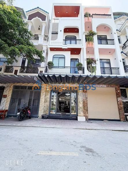 Nhà 3 Tầng Full Nội Thất, 4PN - Cho Thuê Gấp P.Bình Chuẩn, TP.Thuận An