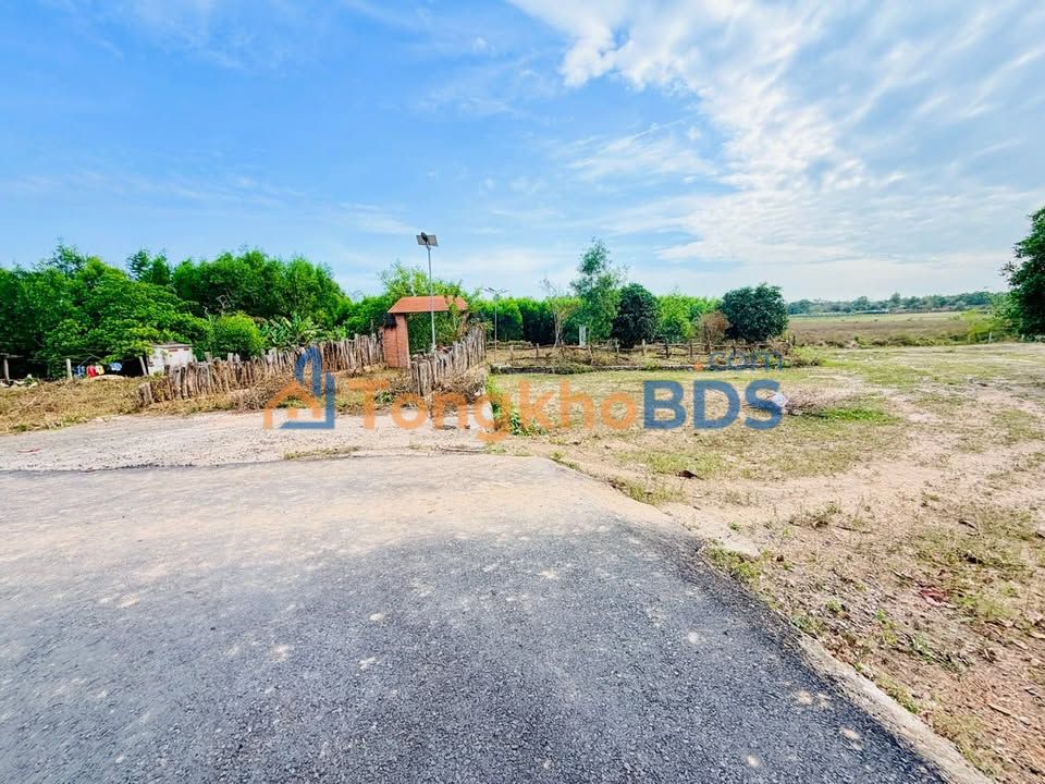 Đất Vườn Xuyên Mộc 2700m² - Mặt Tiền Sổ Đỏ, View Suối Mát