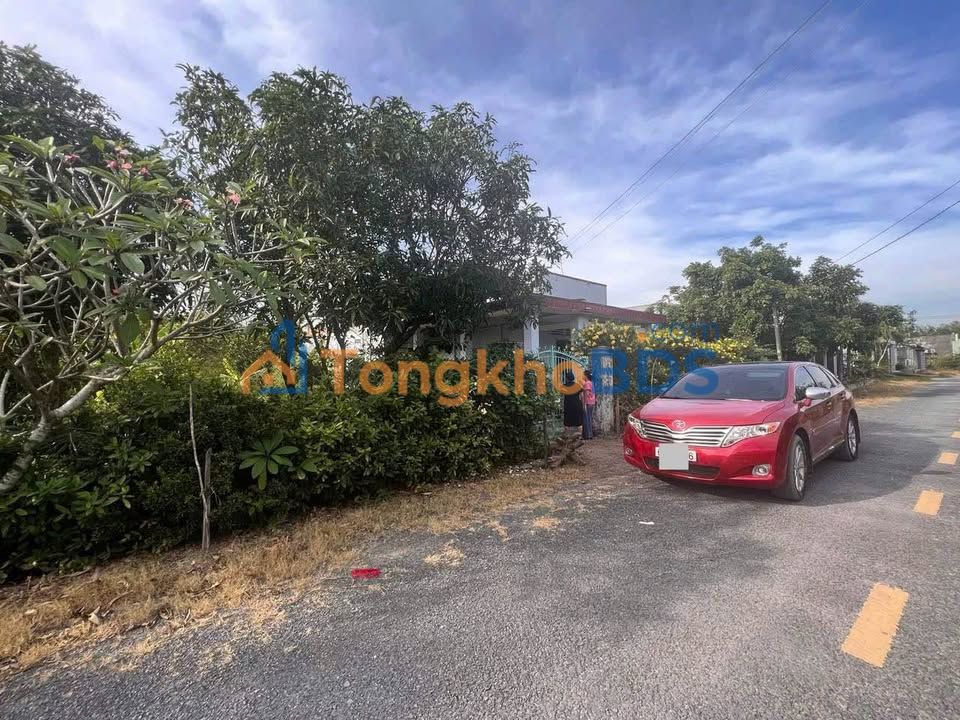 Bán Gấp Nhà Vườn Nghỉ Dưỡng 607.5m² Mặt Tiền Hẻm Nhựa Nguyễn Văn Linh, Tây Ninh