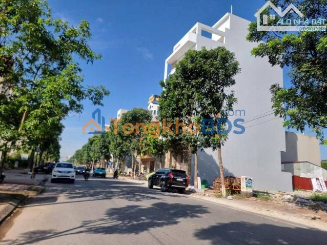 Nhà Mặt Tiền Nguyễn Quyền, Bắc Ninh - 72m², Vị Trí Góc, Giá Tốt