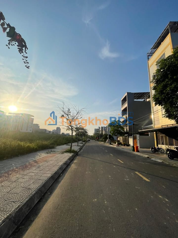 Đất Nền Hòa Xuân 100m² Giá 6.9 Tỷ - Sổ Đỏ Sẵn Sàng, Hướng Đông Bắc