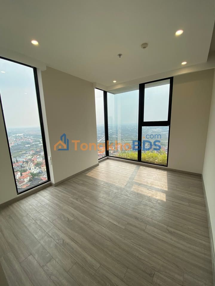 Bán Townhouse Ecopark 111m² - 3PN Sân Vườn Riêng, Giá 8.1 Tỷ