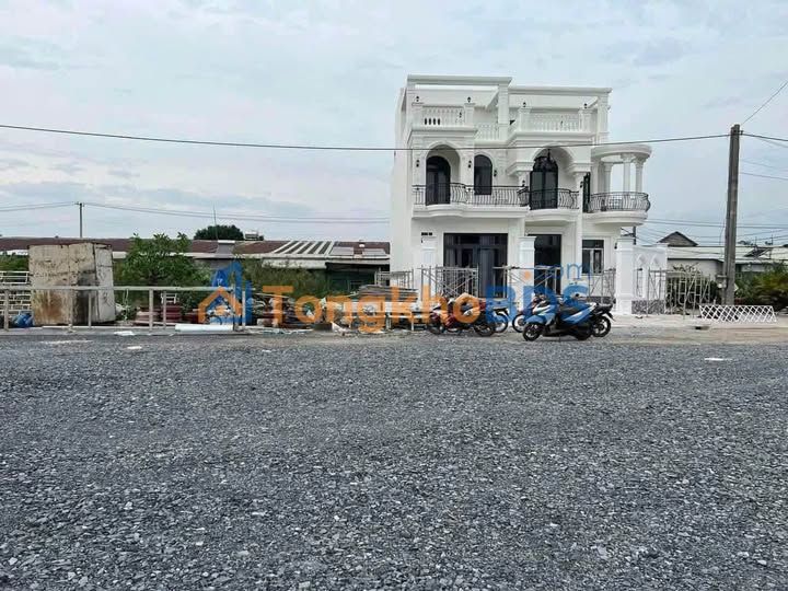 Bán Nền Vĩnh Long 125m² Mặt Tiền Đường 28m, Giá 1.35 Tỷ - Sổ Đỏ Thổ Cư