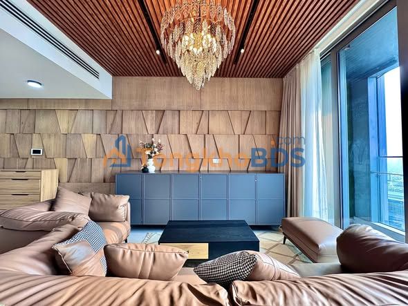 Căn hộ Vinhomes Golden River Q1 130m² 70 triệu - View pháo hoa