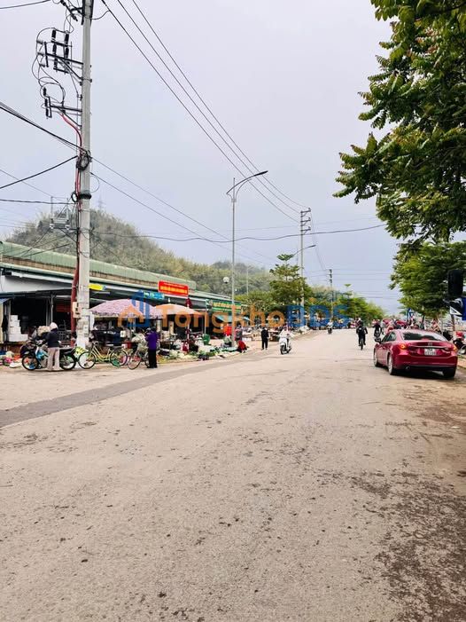 Đất Nền Vị Trí Vàng Kè Chợ Đêm Sơn La - 74m² Giá 2.7 Tỷ