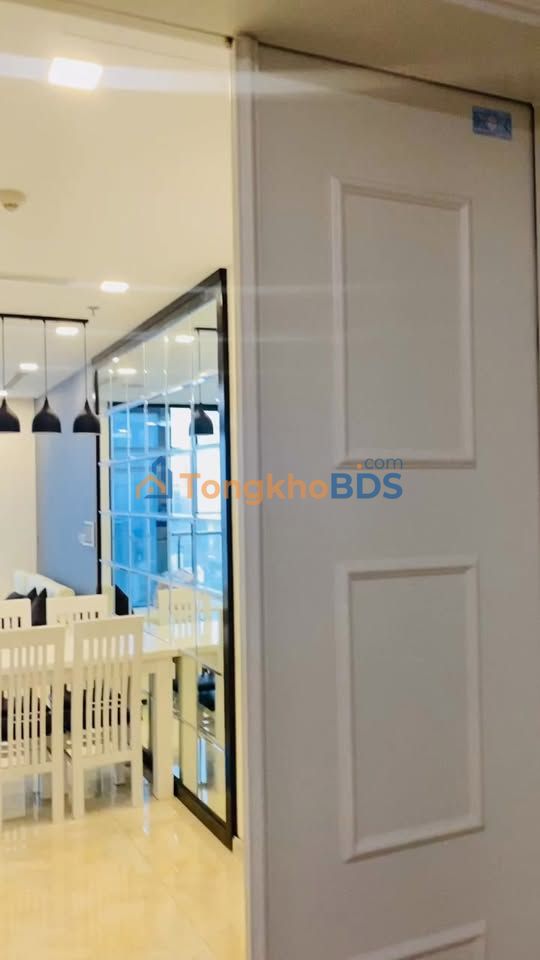 Căn hộ Vinhomes Golden River Q1 37 triệu - View đẹp