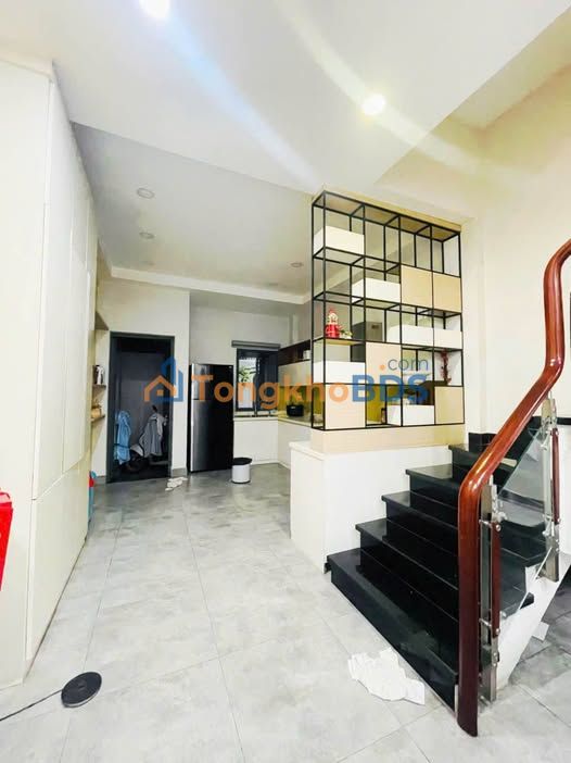 Nhà Hẻm Xe Hơi Vĩnh Hội, Quận 4 - 70m², 5PN, Dòng Tiền 30-40 Triệu/Tháng