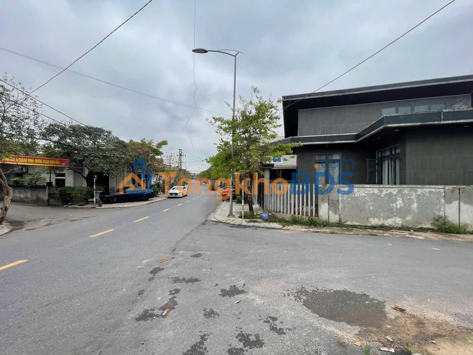 Đất Nền MT Đường Nhựa Đồng Hới - 80m² Giá 1.1 Tỷ - Sổ Hồng Đất Ở