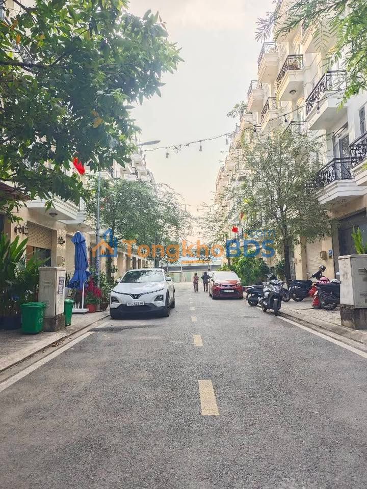 Nhà Phân Lô Thạnh Lộc 44 Q12 - Thang Máy, View Sông 60m², 5 Tầng - Giá 6.x Tỷ