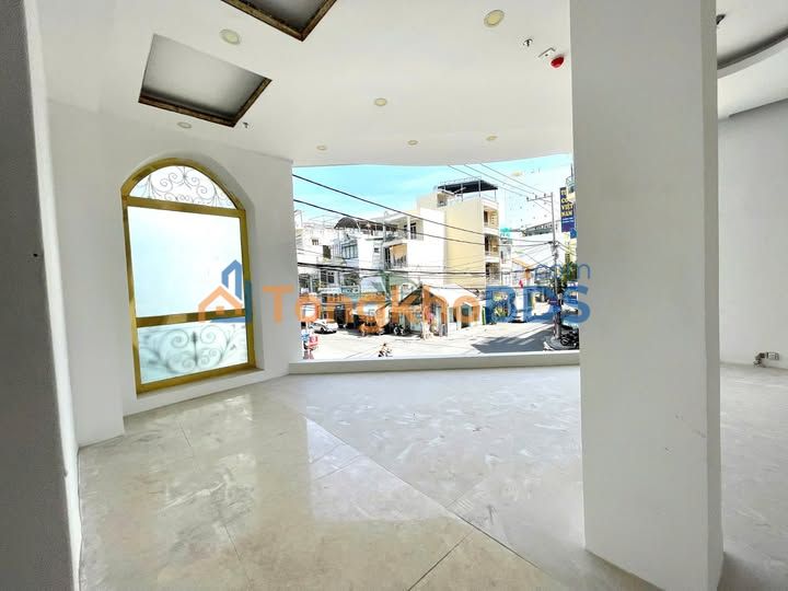 Mặt bằng kinh doanh lô góc 165m² gần Chợ Đầm, Nha Trang - Giá 50 triệu/tháng