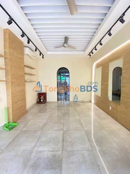 Nhà Mặt Tiền Phan Xích Long, 90m², 3x Tỷ - Kinh Doanh Đắc Lợi