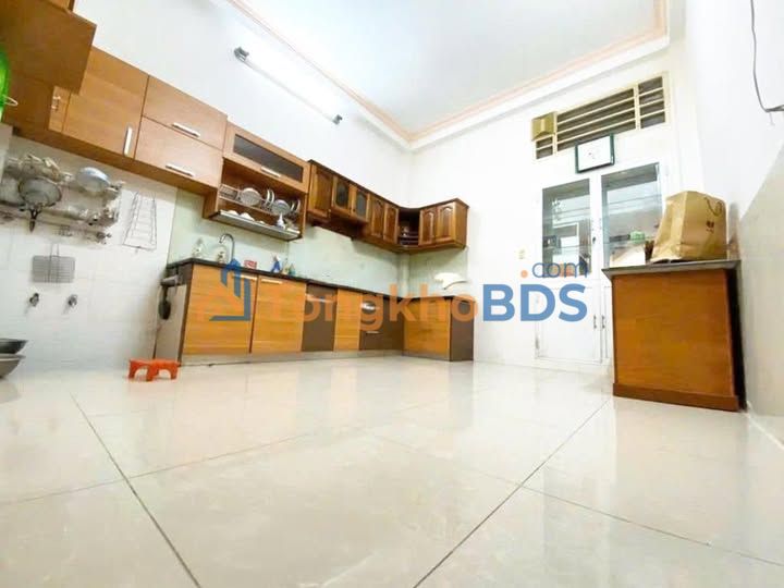 Cho thuê nhà 4x15m Hẻm Hòa Hảo Q.10 - 4PN, 3WC, Sẵn Sàng Ở Ngay