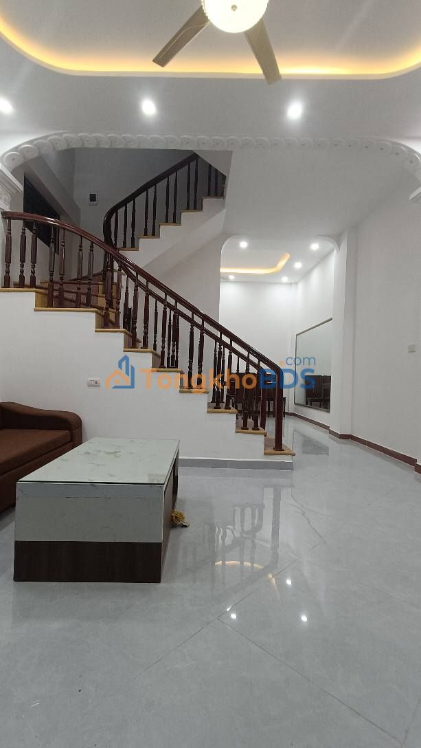 Nhà Lô Góc 43m² 3 Tầng Thanh Trì - Ô tô Sát Nhà, Gần Chợ