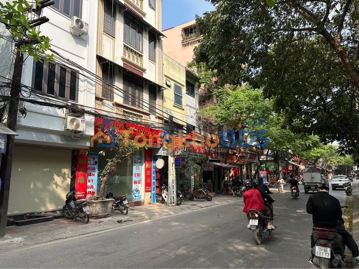 Nhà Mặt Phố Phùng 33m² 4T - Kinh Doanh Đỉnh Cao - Sổ Vuông Giá 8 Tỷ