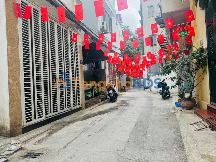 Bán đất tặng nhà Thạch Bàn 38m² - 7.5 tỷ - Sổ hồng - Ngõ thông