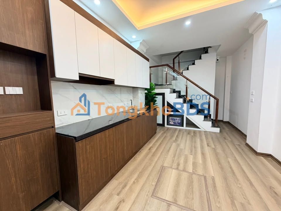 Nhà 5 Tầng Hoàng Hoa Thám, Ba Đình 18m² - Sổ Đỏ, Sẵn Sàng Giao Dịch