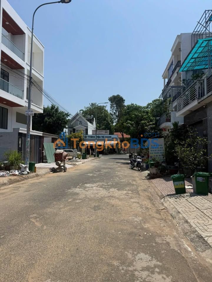 Bán đất Xuân Đỉnh 80m² hướng Nam, đường 12m có vỉa hè - Giá 7.2 tỷ