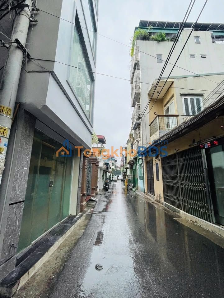 Nhà 5 tầng 31m² Tam Trinh, Hoàng Mai - Ô tô tránh, 8.3 tỷ