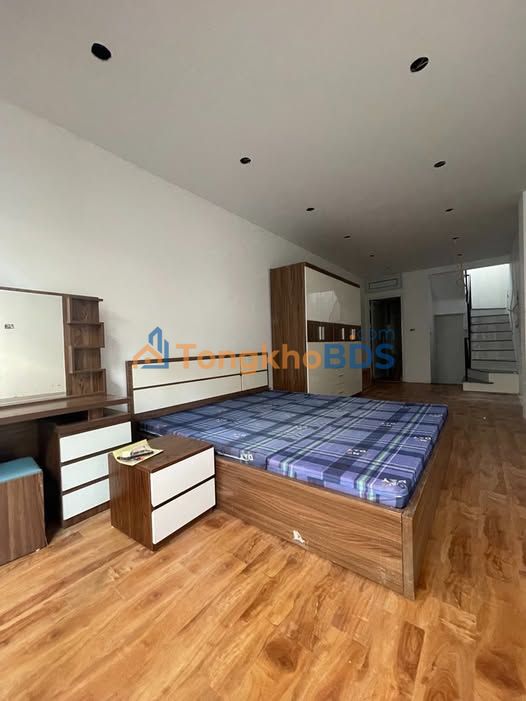 Nhà Lô Góc Phan Đình Giót 30m² x 3 Tầng - Oto Lùi Cửa, Giá 2.x Tỷ