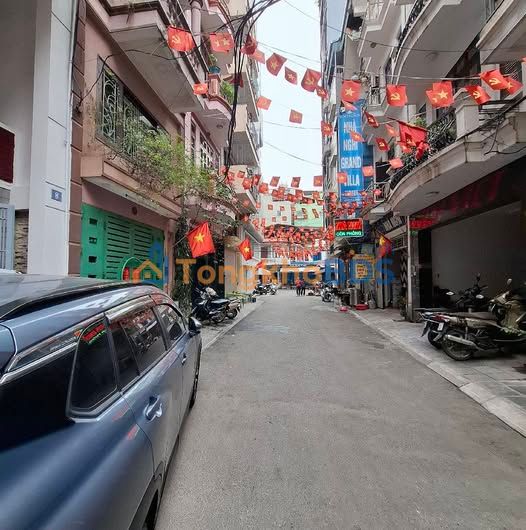 Nhà Phố Nguyễn Ngọc Vũ 65m² 5 Tầng - Kinh Doanh/Đầu Tư Đắc Địa