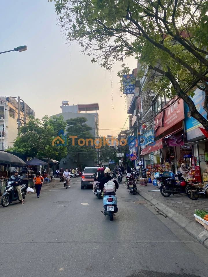 Nhà Mặt Tiền Kinh Doanh Long Biên - 79m² Sổ Đỏ - Giá 22 Tỷ