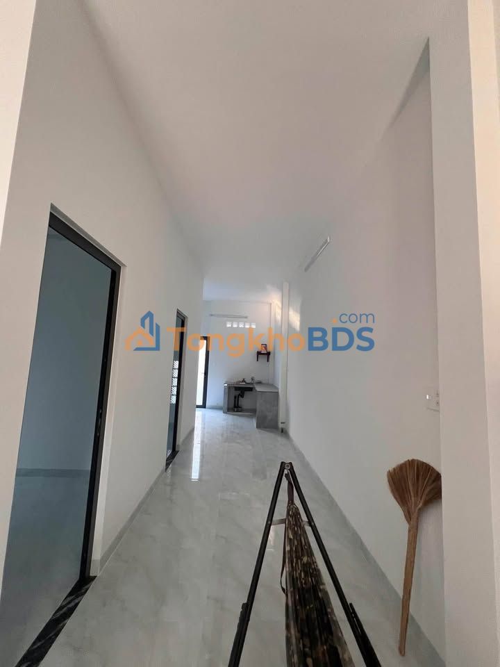 Nhà 5x45 mới xây, sân ô tô tải, P.Phú Mỹ, TDM - Giá 8 triệu/tháng