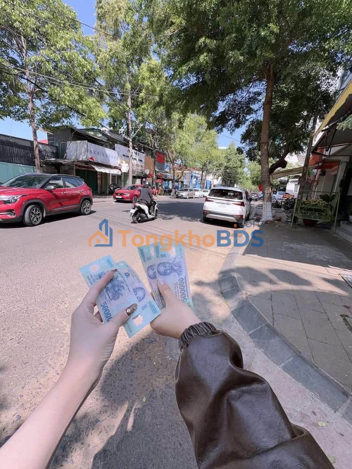 Nhà Mặt Tiền AMAKHE Buôn Ma Thuột 105m² Full Thổ Cư - Giá 7.9 Tỷ