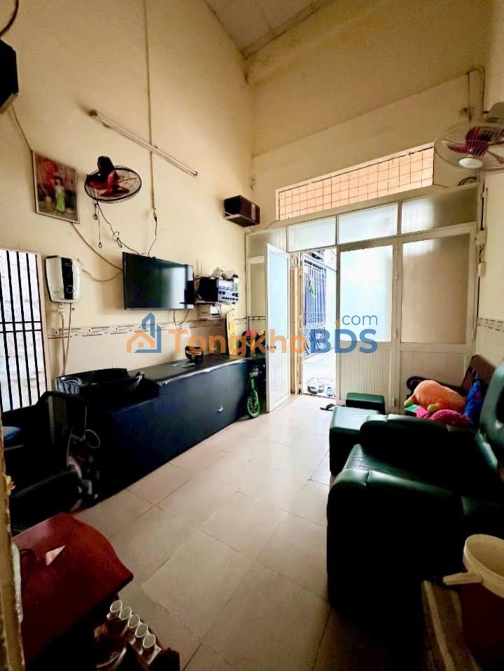 Nhà 2 Tầng Mặt Tiền Hoàng Diệu, P4, Q4 - 46m² Sổ Hồng Riêng