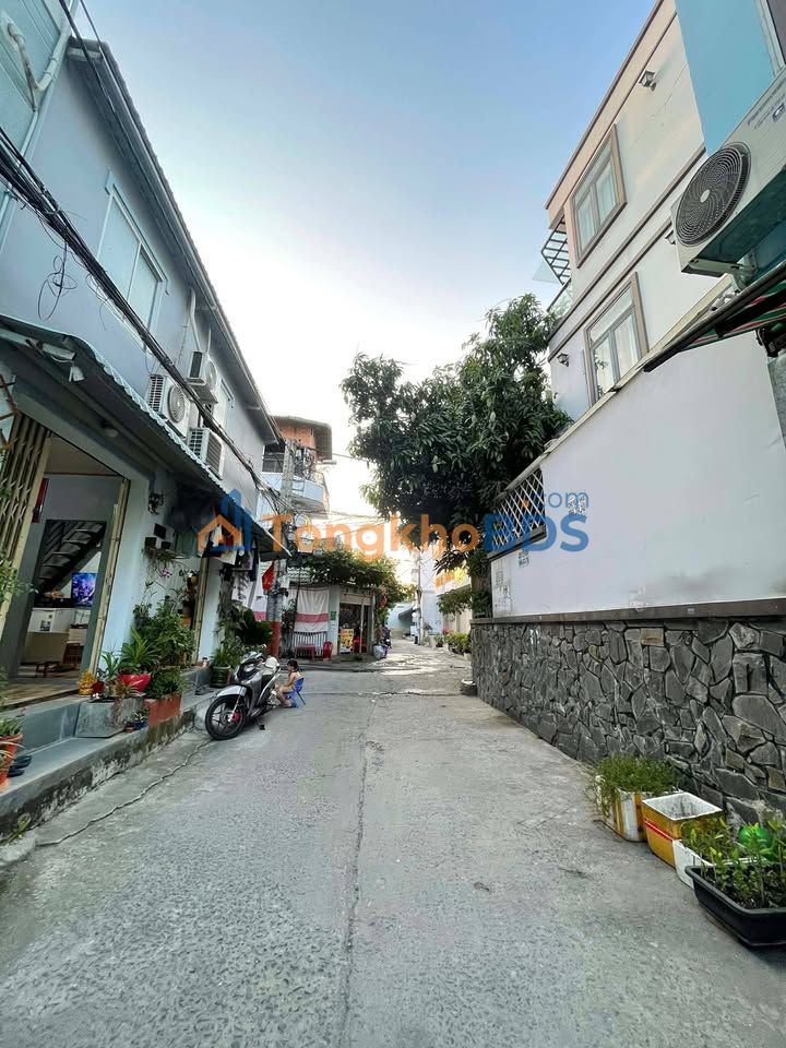 Nhà Hẻm Ô Tô Tránh Nguyễn Văn Quá, Q12 - 24m² Sổ Hồng Riêng