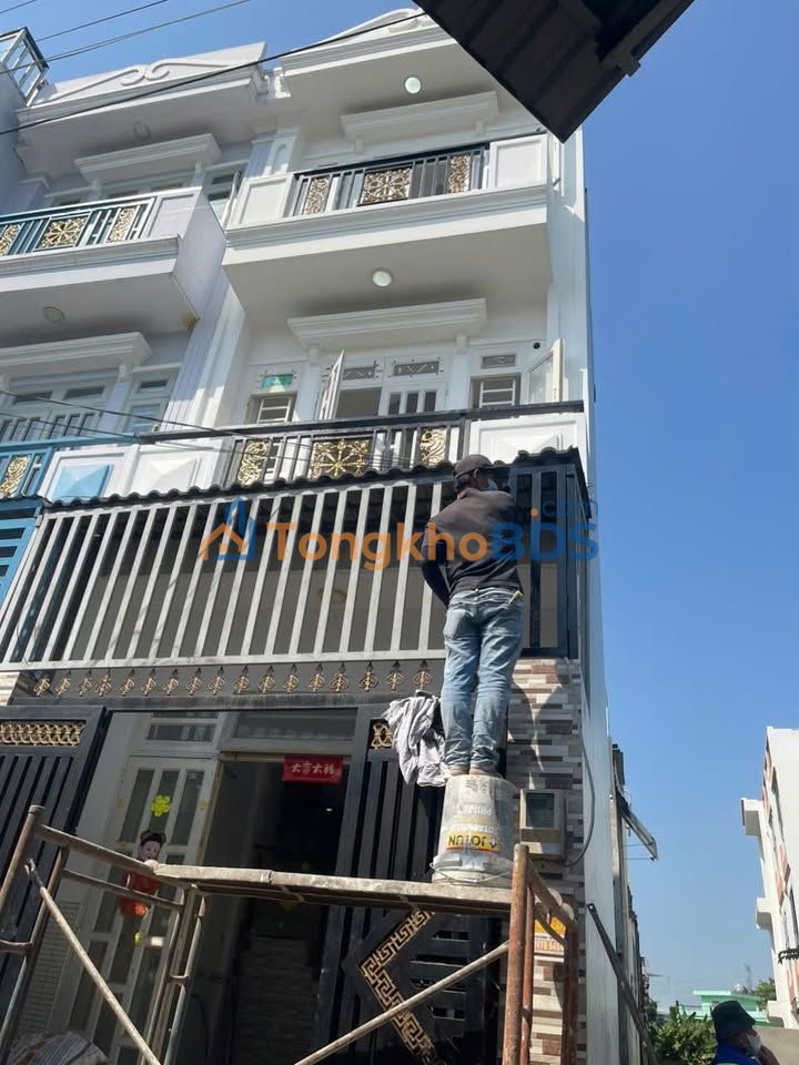 Nhà 3 Tầng Hóc Môn - 4PN - 40m² - 2.28 Tỷ TL - Sổ Hồng Riêng