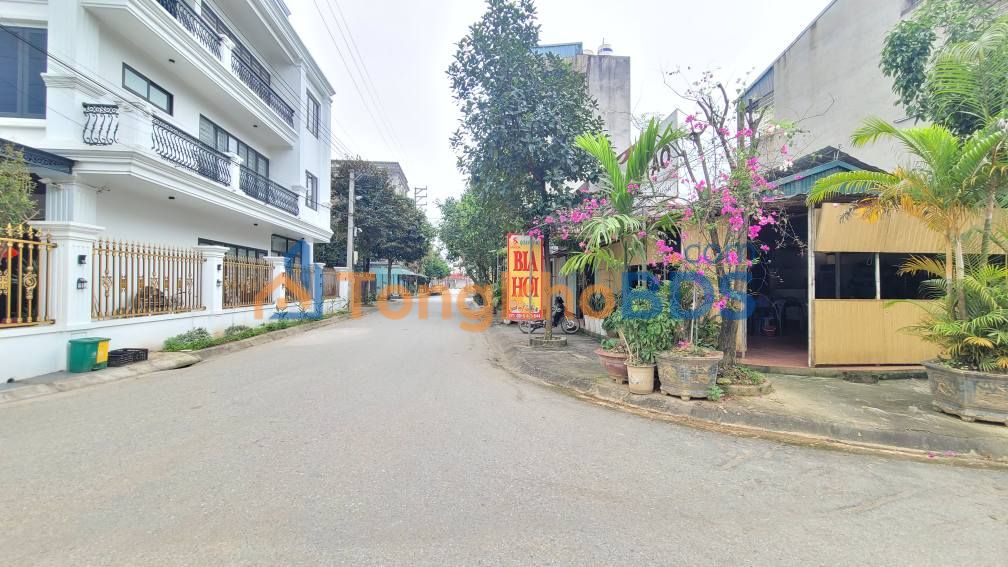 Bán gấp Townhouse 83m² khu ĐT Viettell, Yên Bái - 3PN, gara ô tô