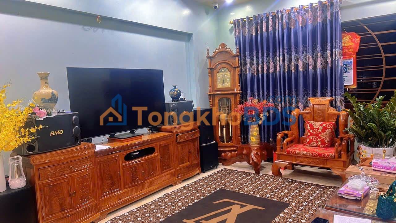 Nhà 3 tầng 100m² MT Nguyễn Tuân, Lào Cai - Giá 3.35 Tỷ, Sẵn Sàng Dọn Vào Ở