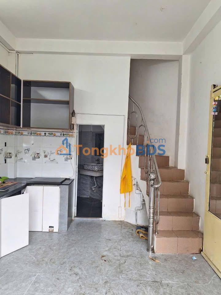 Nhà mặt tiền Nguyễn Văn Cừ Q5 20m² 10,5tr - Thích hợp KD