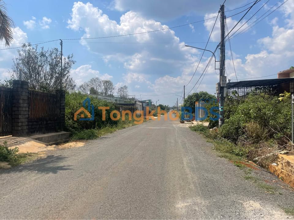 Bán Đất Tặng Nhà Cấp 4 Hẻm Hoàng Sa Pleiku - 452m² Giá 2.65 Tỷ