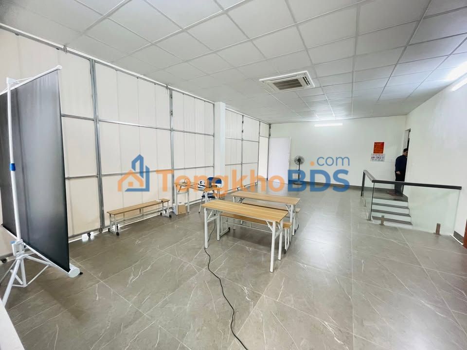 Cho thuê căn góc 2 mặt tiền 120m² tại Lạc Long Quân - Kinh doanh đắc lợi