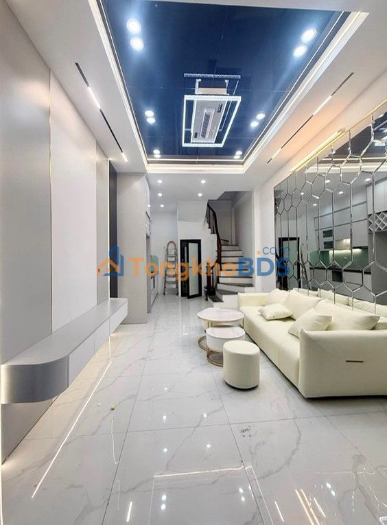 Nhà 5 Tầng Cự Khối, Long Biên - 33m², Full Nội Thất, Giá 6 Tỷ