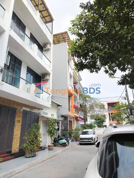 Cho thuê nhà Phố Ngọc Thụy, Long Biên - 40m² x 4 Tầng, Vỉa hè Ô tô tránh