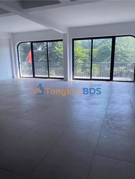 Cho thuê mặt bằng Ngọc Thụy 130m² - Đường rộng, có vỉa hè, giá 8.5 triệu/tầng