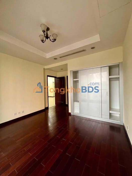 Căn hộ Royal City Dĩ An 130m² 18 triệu - Bàn giao ngay