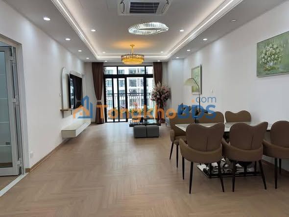 Chung Cư Royal City 136m² 3PN - Full Nội Thất Cao Cấp, Giá 17.x Tỷ